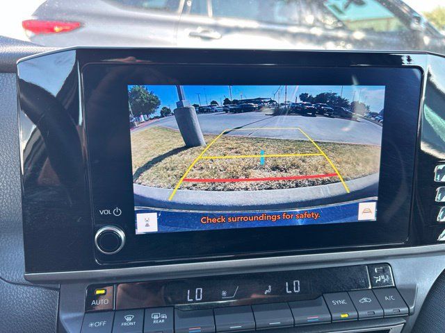 Used 2025 Toyota Camry SE FWD image 12