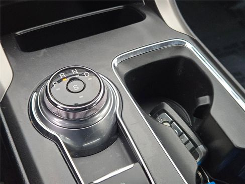 Used 2017 Ford Fusion SE w/ Fusion SE Technology Package image 31