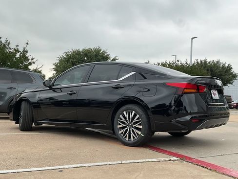 New 2026 Nissan Altima 2.5 SV FWD image 6