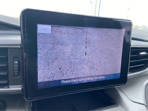 Used 2020 Ford Explorer XLT w/ Equipment Group 202A AWD/4WD image 31