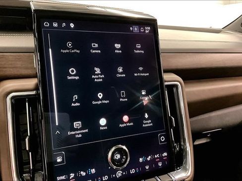 Used 2025 GMC Yukon Denali Ultimate AWD/4WD image 39