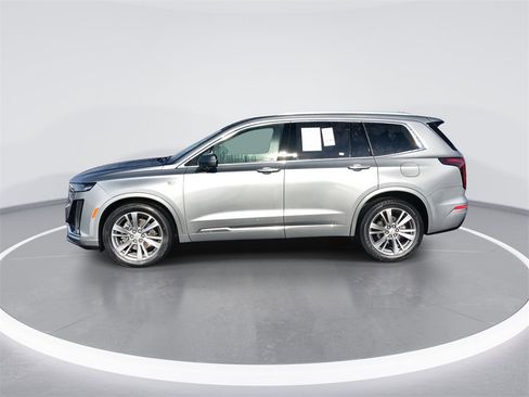 Used 2025 Cadillac XT6 Premium Luxury image 5