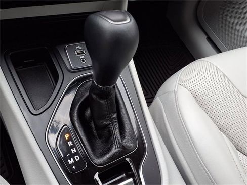 Used 2019 Jeep Cherokee Limited w/ Luxury Group image 20