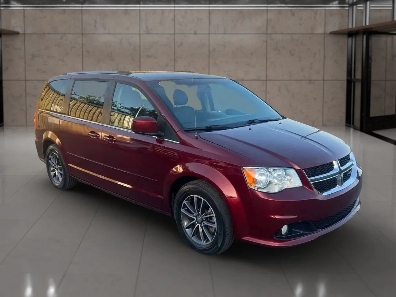 Used 2017 Dodge Grand Caravan SXT FWD image 2