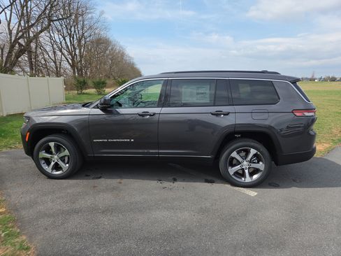 New 2026 Jeep Grand Cherokee L Limited AWD/4WD image 11