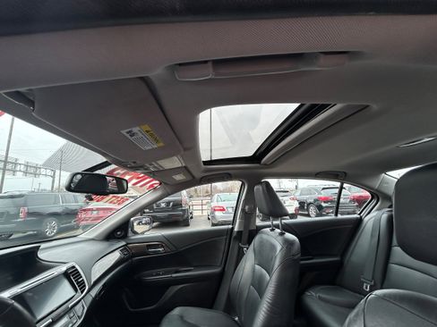 Used 2017 Honda Accord EX-L image 11