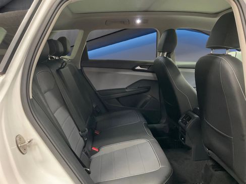 Certified 2023 Volkswagen Taos SE w/ Panoramic Sunroof Package image 11