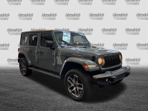 Used 2024 Jeep Wrangler Unlimited w/ Convenience Group AWD/4WD image 2
