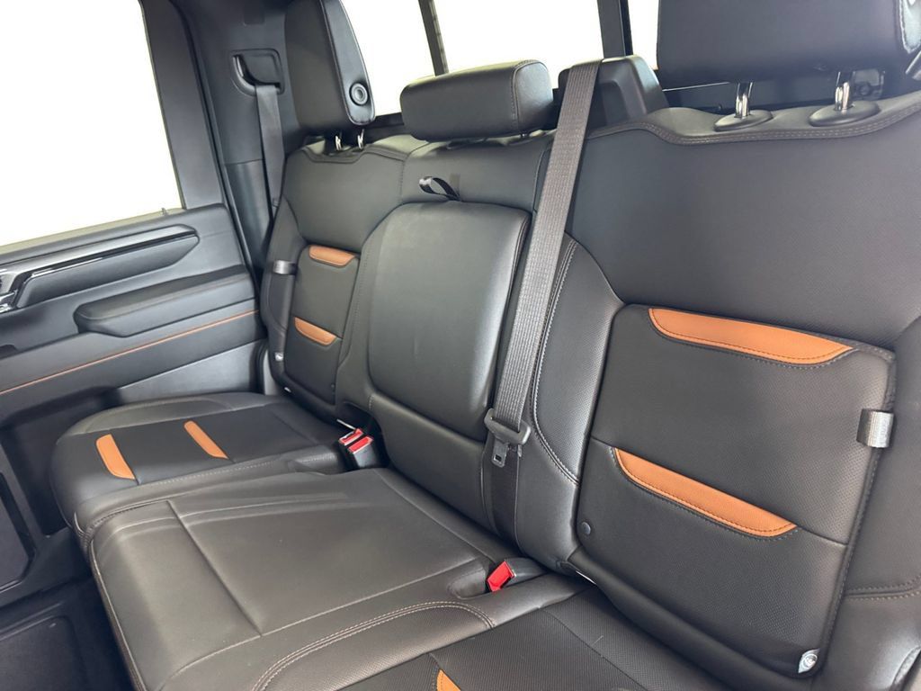 Used 2024 GMC Sierra 2500 AT4 w/ Technology Package AWD/4WD image 16