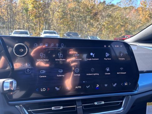 New 2026 Chevrolet Equinox EV LT image 19