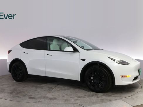 Used 2023 Tesla Model Y Long Range AWD/4WD image 14
