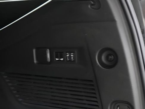 Used 2024 GMC Yukon XL AT4 w/ Technology Package AWD/4WD image 32