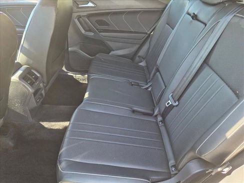 Used 2024 Volkswagen Tiguan SE AWD/4WD image 17