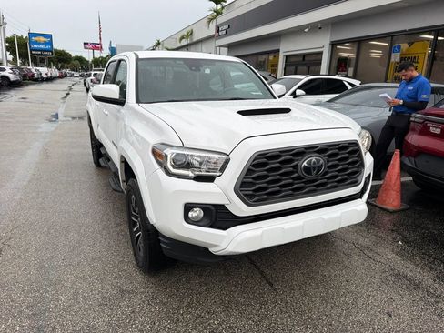 Used 2021 Toyota Tacoma TRD Sport RWD image 2