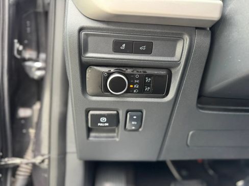 Used 2024 Ford Expedition XLT AWD/4WD image 23