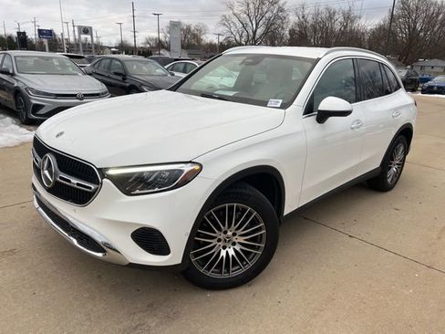 Used 2025 Mercedes-Benz GLC 300 4MATIC image 3