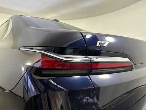 Used 2023 BMW i7 xDrive60 image 30