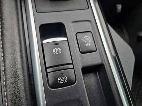 Used 2024 Nissan Pathfinder SV image 14