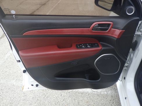 Used 2017 Jeep Grand Cherokee SRT image 9