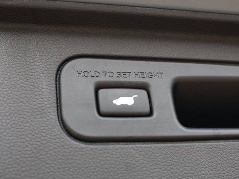 Used 2025 Honda Pilot Black Edition image 39