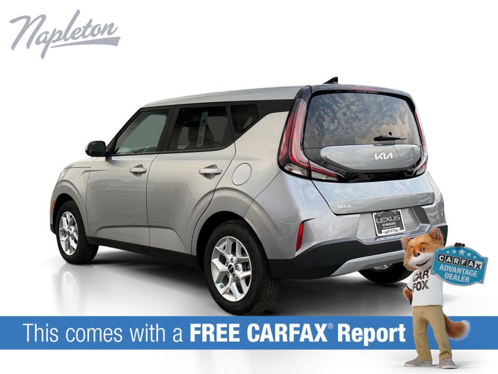 Used 2025 Kia Soul LX w/ LX Technology Package FWD image 3