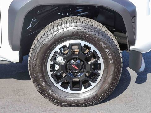 Certified 2025 Toyota Tacoma TRD Off-Road AWD/4WD image 11
