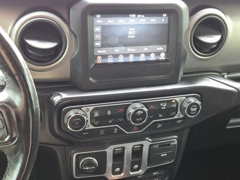 Used 2020 Jeep Wrangler Sport AWD/4WD image 32