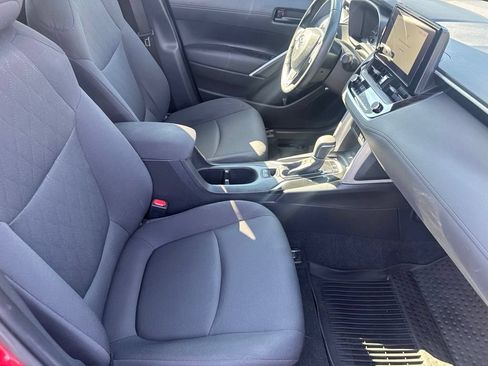Used 2025 Toyota Corolla Cross LE FWD image 11