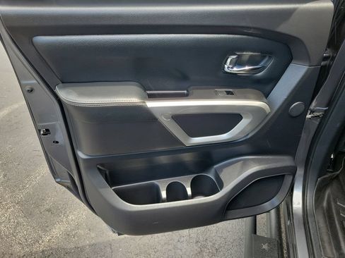 Used 2017 Nissan Titan PRO-4X w/ Pro-4x Convenience Package AWD/4WD image 19