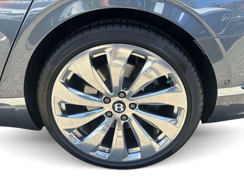 Used 2024 Bentley Flying Spur V8 AWD/4WD image 13