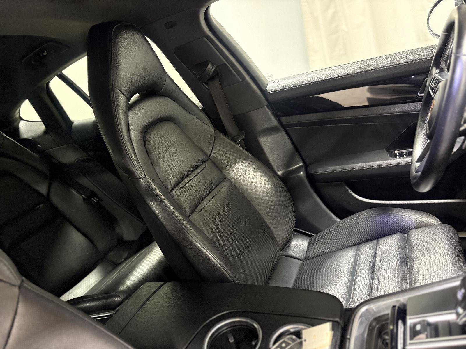 Used 2018 Porsche Panamera 4 AWD/4WD image 34