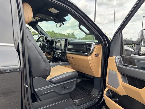 Used 2025 Ford F250 Lariat w/ Lariat Ultimate Package AWD/4WD image 52