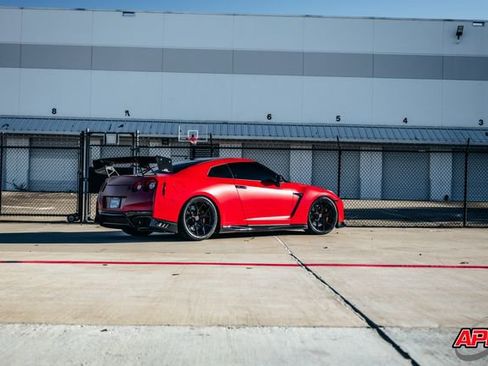 Used 2020 Nissan GT-R Premium w/ Premium Interior Package image 60