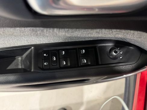Used 2025 Jeep Compass Latitude w/ Sun & Sound Group AWD/4WD image 18