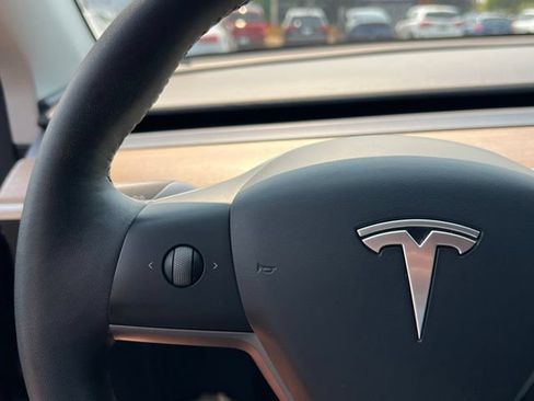Used 2025 Tesla Model Y Long Range AWD/4WD image 19