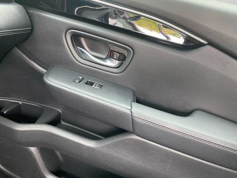 Used 2025 Honda Pilot Touring image 24