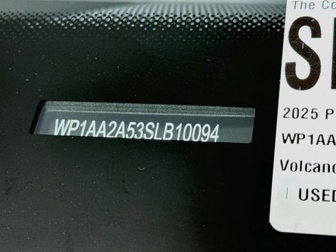 Certified 2025 Porsche Macan AWD/4WD image 29