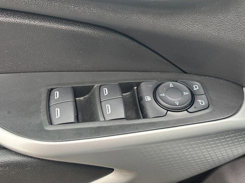 Used 2025 Chevrolet Trax LS image 18