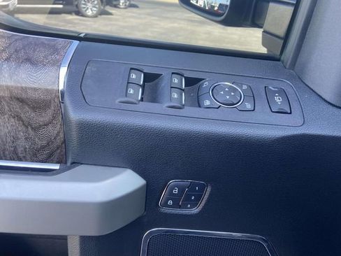 Used 2018 Ford F250 Lariat w/ Chrome Package image 16