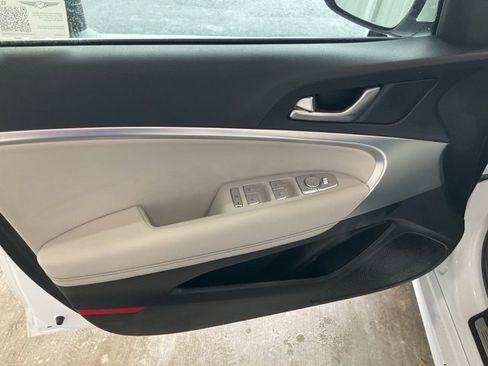 Used 2024 Genesis G70 2.5T image 5