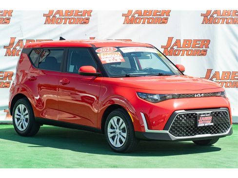 Used 2023 Kia Soul LX FWD image 1