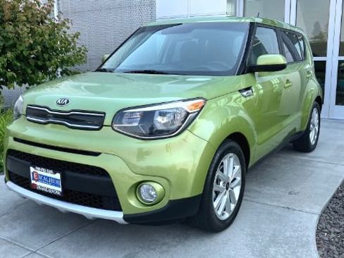 Used 2018 Kia Soul + FWD image 4