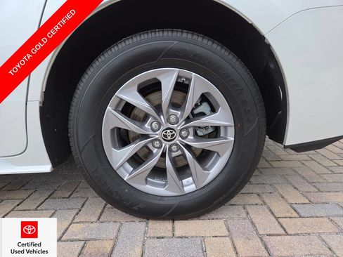 Certified 2025 Toyota Sienna XLE FWD image 21