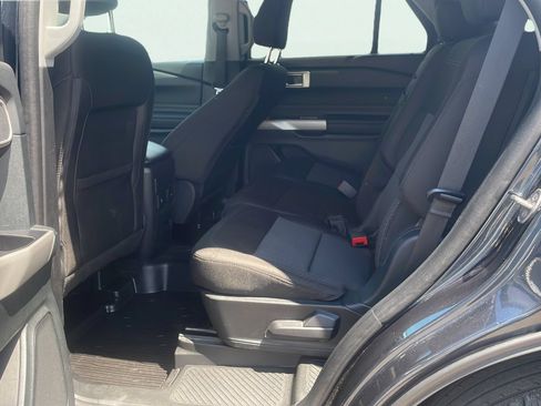 Used 2024 Ford Explorer XLT AWD/4WD image 12