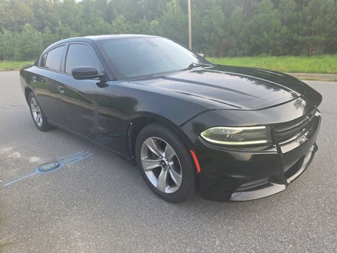 Used 2015 Dodge Charger SE w/ Sport Appearance Group RWD image 3