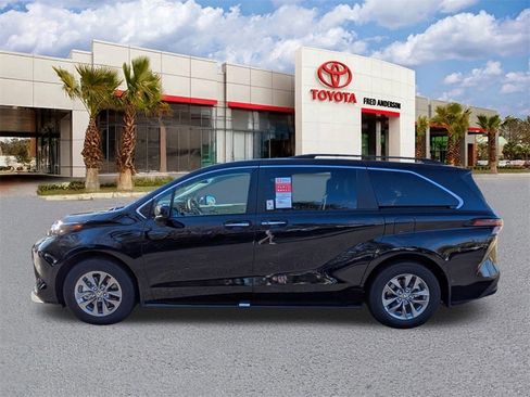 New 2026 Toyota Sienna XLE image 8