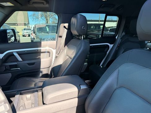 Used 2024 Land Rover Defender 130 X-Dynamic SE image 18