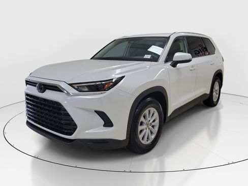Used 2026 Toyota Grand Highlander FWD image 3