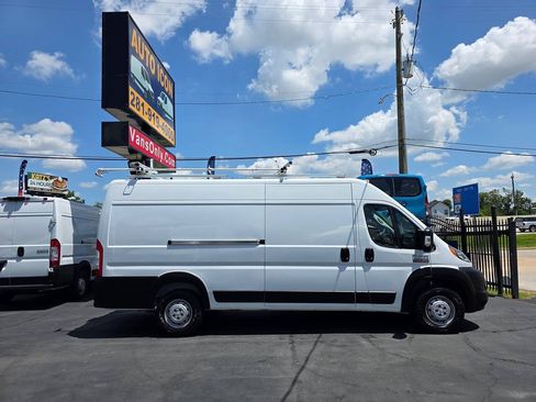 Used 2022 RAM ProMaster 3500 w/ Convenience Group FWD image 3