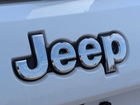 Used 2018 Jeep Grand Cherokee Overland AWD/4WD image 15